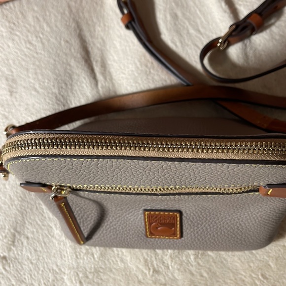 NWT Domed Crossbody Elephant Grey Crossbody Bag. - Picture 5 of 8